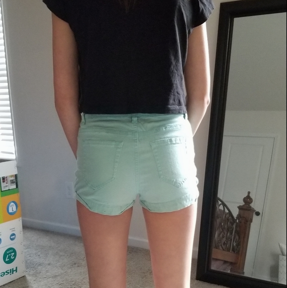 Shorts - Picture 2 of 4